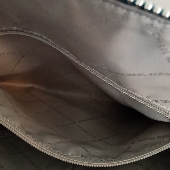 Michael kors purse - Picture 8 of 11